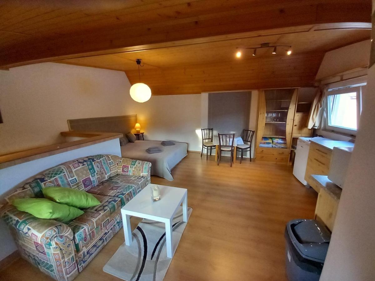 Visual Apartman Комарно Экстерьер фото